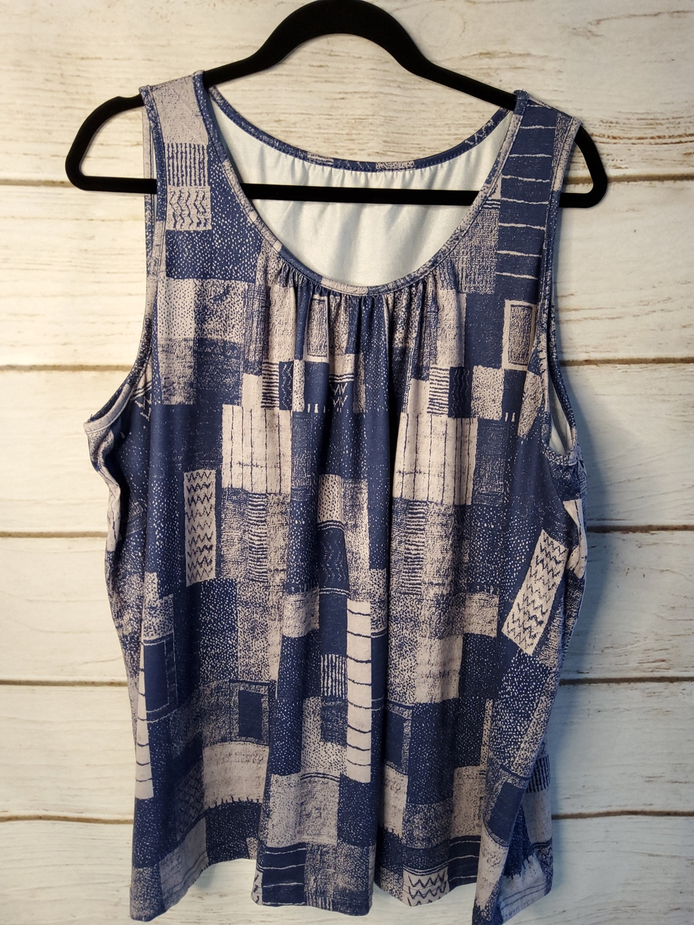 SHEIN Blue and Cream Geometric Print Scoop Neck Tank